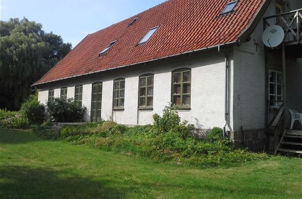 Spændende 3-v lejlighed i landejendom