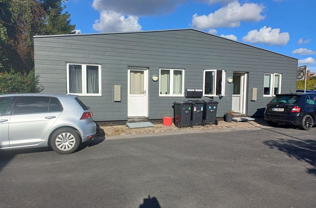 Ønsker du at bo helt centralt i Vordingborg, dog uden larm og støj, så er lejligheden her